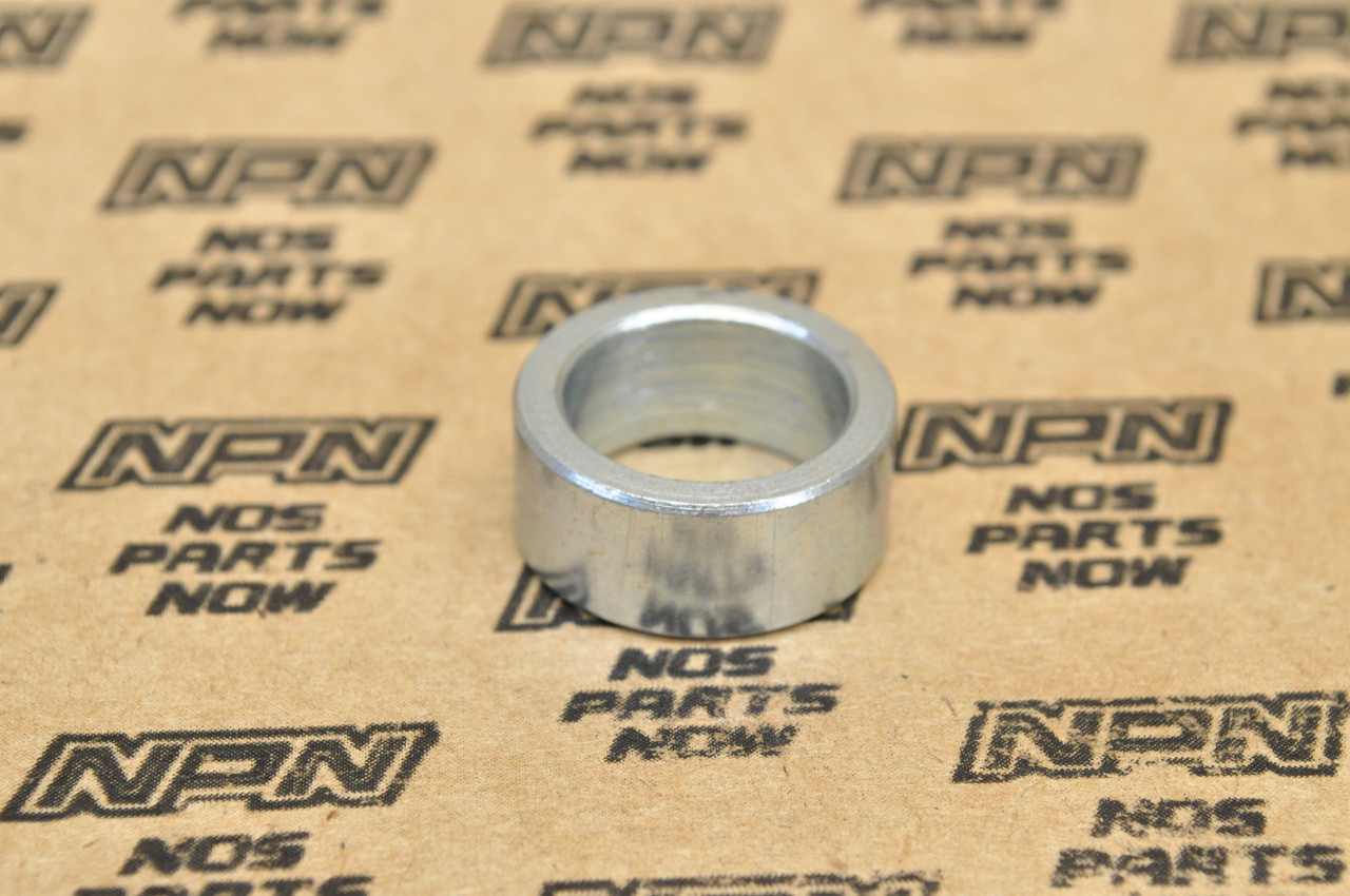 NOS Honda C100 C102 C105 T C110 Rear Axle Sleeve Collar 42304-001-010
