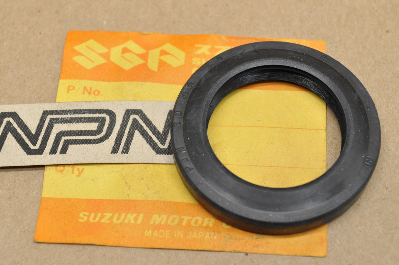 NOS Suzuki RV125 TC100 TC120 TC125 Drive Shaft Oil Seal 09283-30005