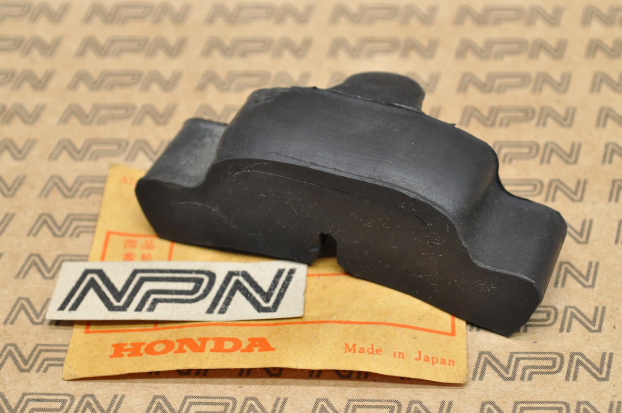 NOS Honda CA175 CB175 CL175 CL200 SL175 SS125 Rear Tank Rubber 17613-246-000