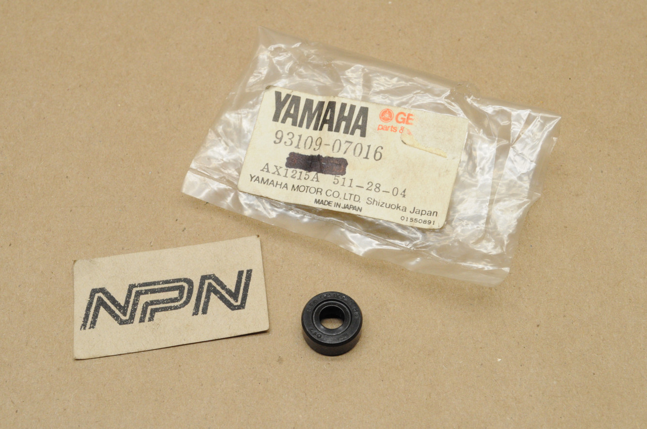NOS Yamaha 1976-77 XS360 1977-82 XS400 XS250 Cylinder Head Oil Seal 93109-07016