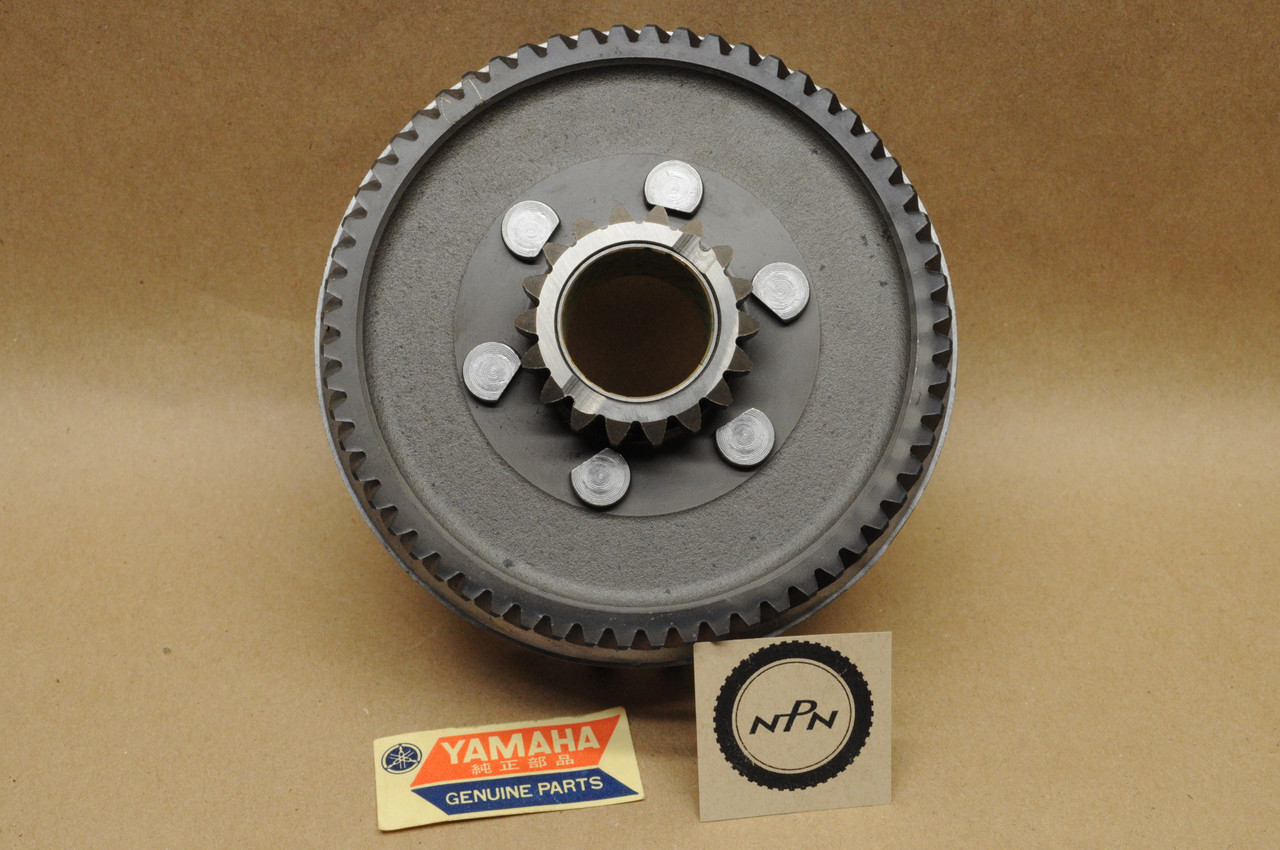 NOS Yamaha IT250 IT400 IT425 YZ250 YZ400 Primary Clutch Basket Gear 2K7-16150-00