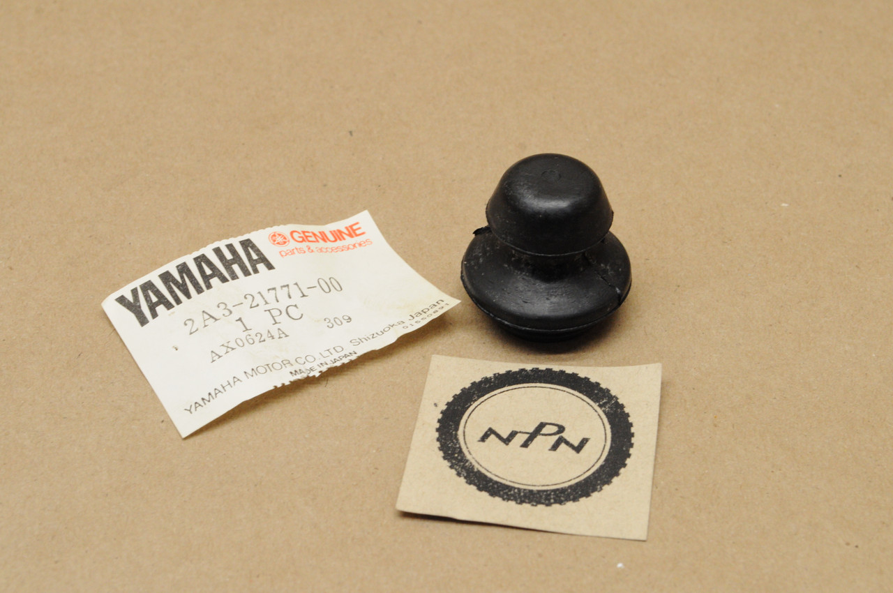 NOS Yamaha DT80 GT80 GTMX MX80 Oil Tank Body Cap 2A3-21771-00