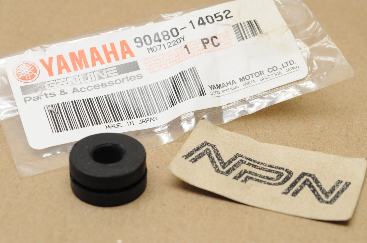 NOS Yamaha FZX700 FZX600 IT400 MT09 MT10 FZ09 FZ10 Grommet 90480-14052