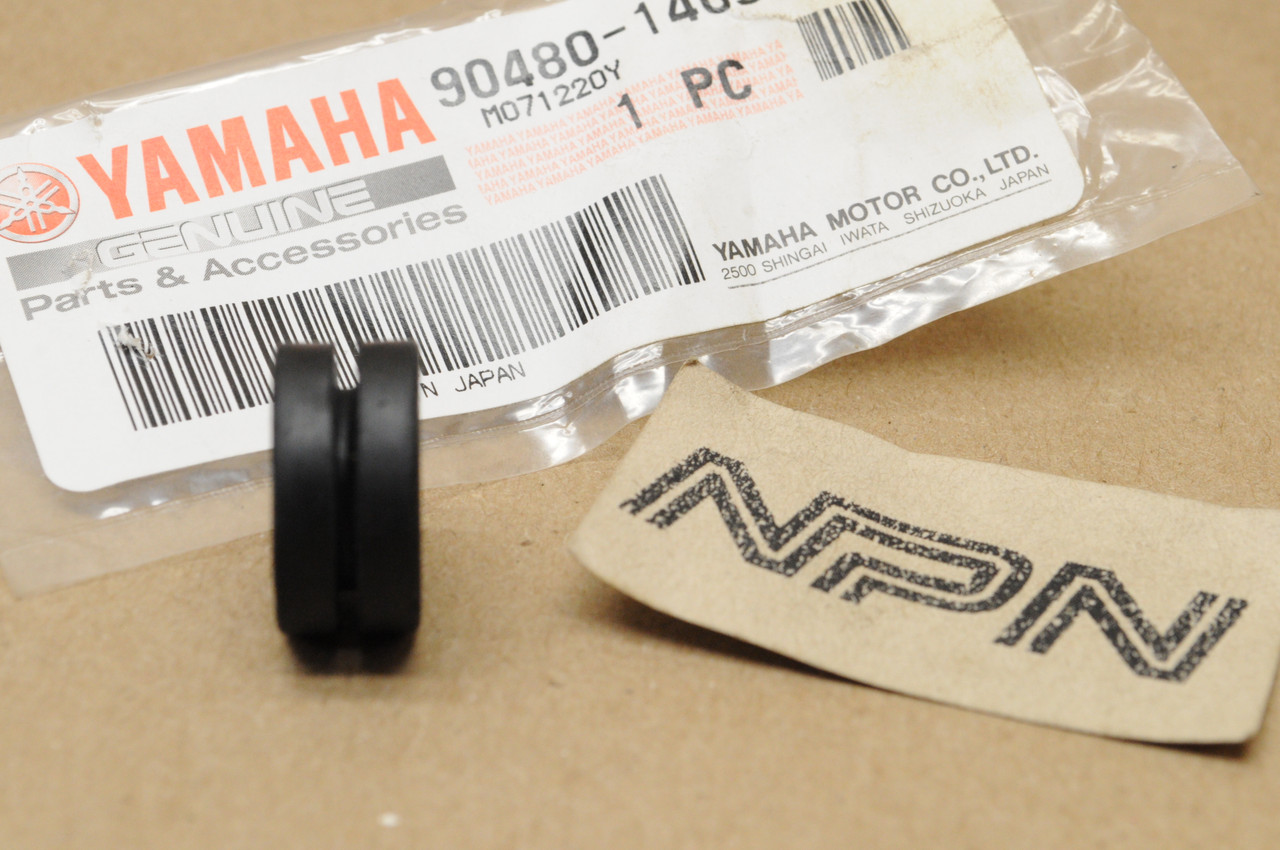 NOS Yamaha FZX700 FZX600 IT400 MT09 MT10 FZ09 FZ10 Grommet 90480