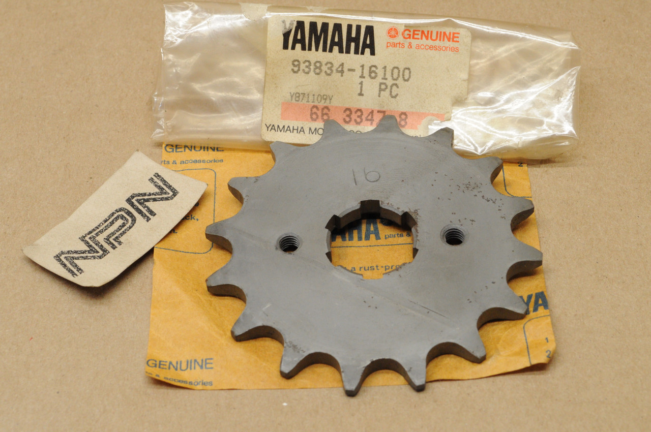 NOS Yamaha DT250 DT400 XV250 SR250 TT250 Drive Sprocket 16T 93834-16100