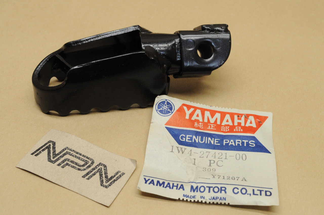 NOS Yamaha IT175 YZ100 YZ125 YZ400 Foot Rest Step Peg 1W4-27421-00