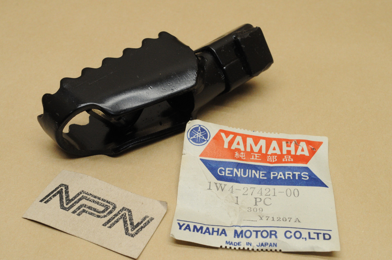 NOS Yamaha IT175 YZ100 YZ125 YZ400 Foot Rest Step Peg 1W4-27421-00