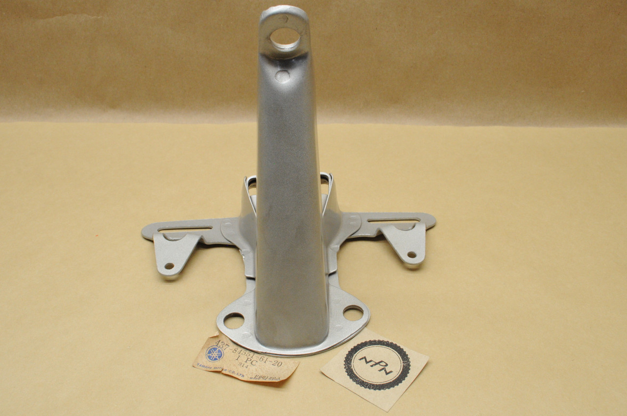 NOS Yamaha DT250 DT360 DT400 Tail Light License Plate Bracket 437-84551-61-20