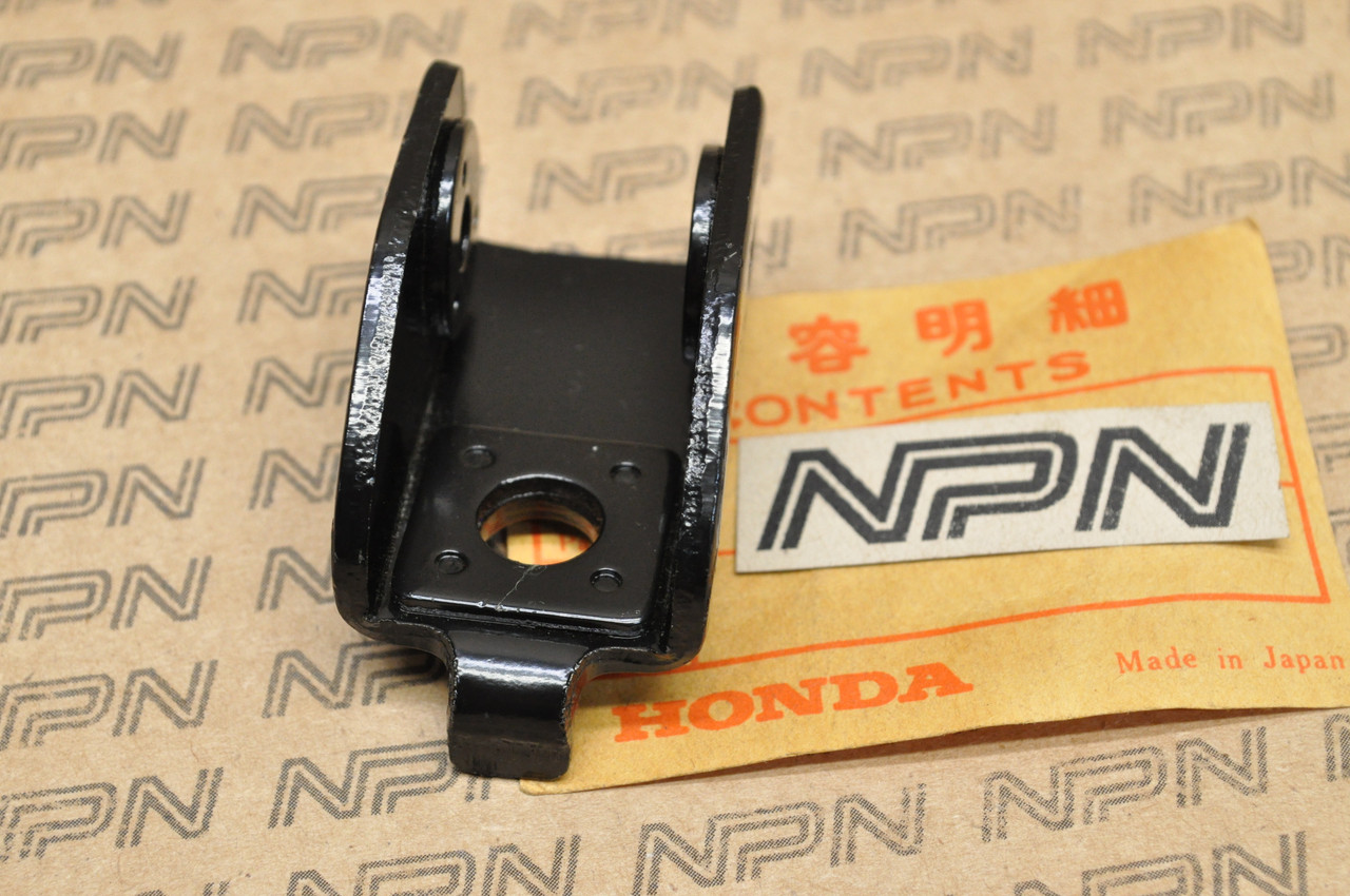 NOS Honda CB500 CB550 CL200 CL350 XL250 XL350 Foot Peg Bracket 95015-72100