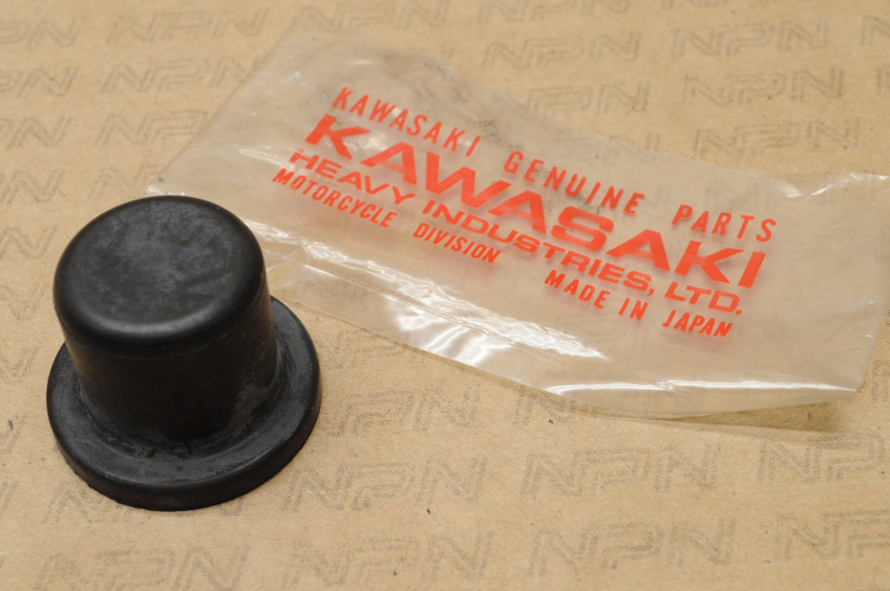 NOS Kawasaki 1978-80 KZ1000 Kickstarter Rubber Plug 92074-037