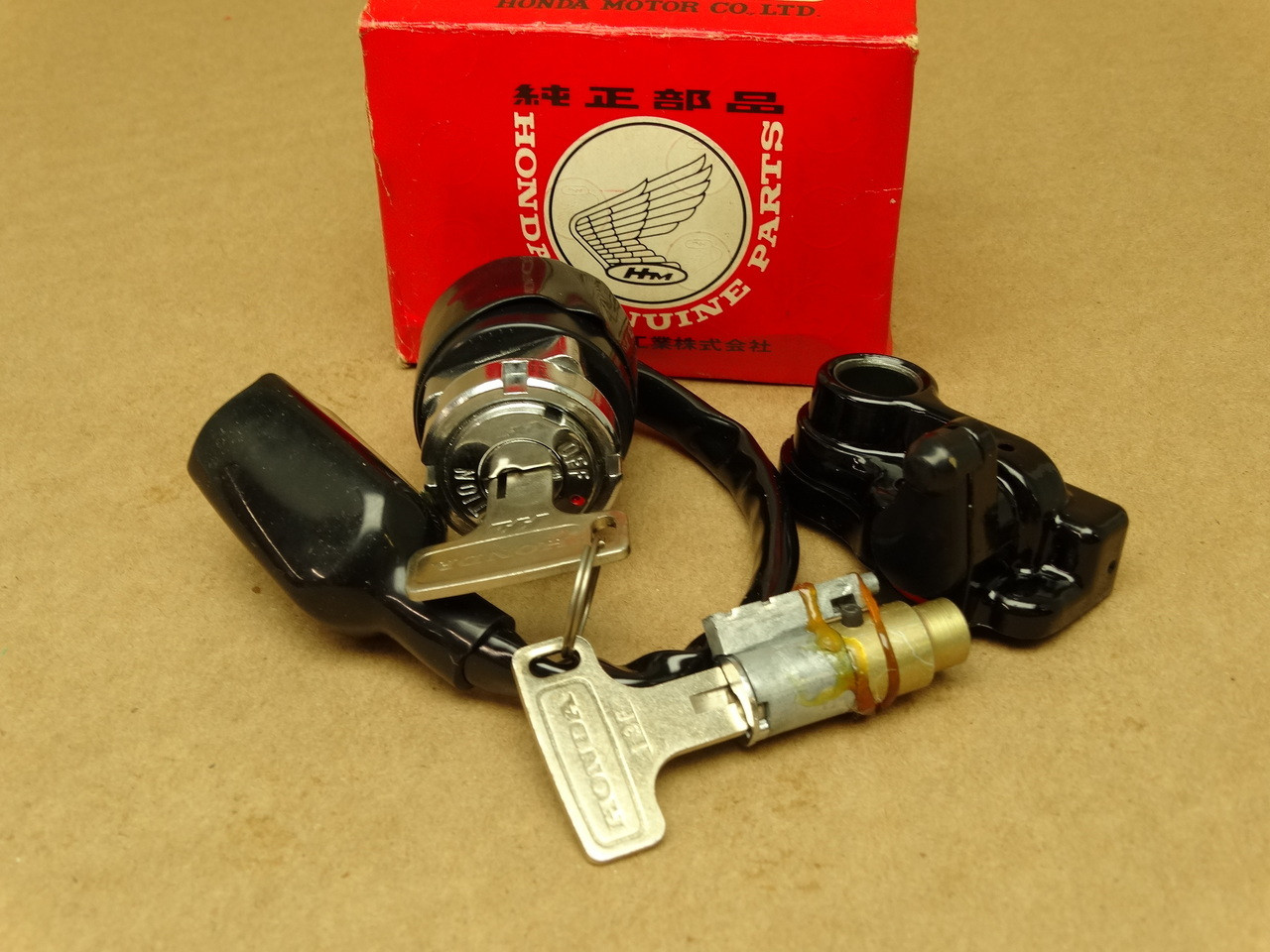 NOS Honda MT125 MT250 XL250 XL350 Key Ignition Switch & Lock Set 35010