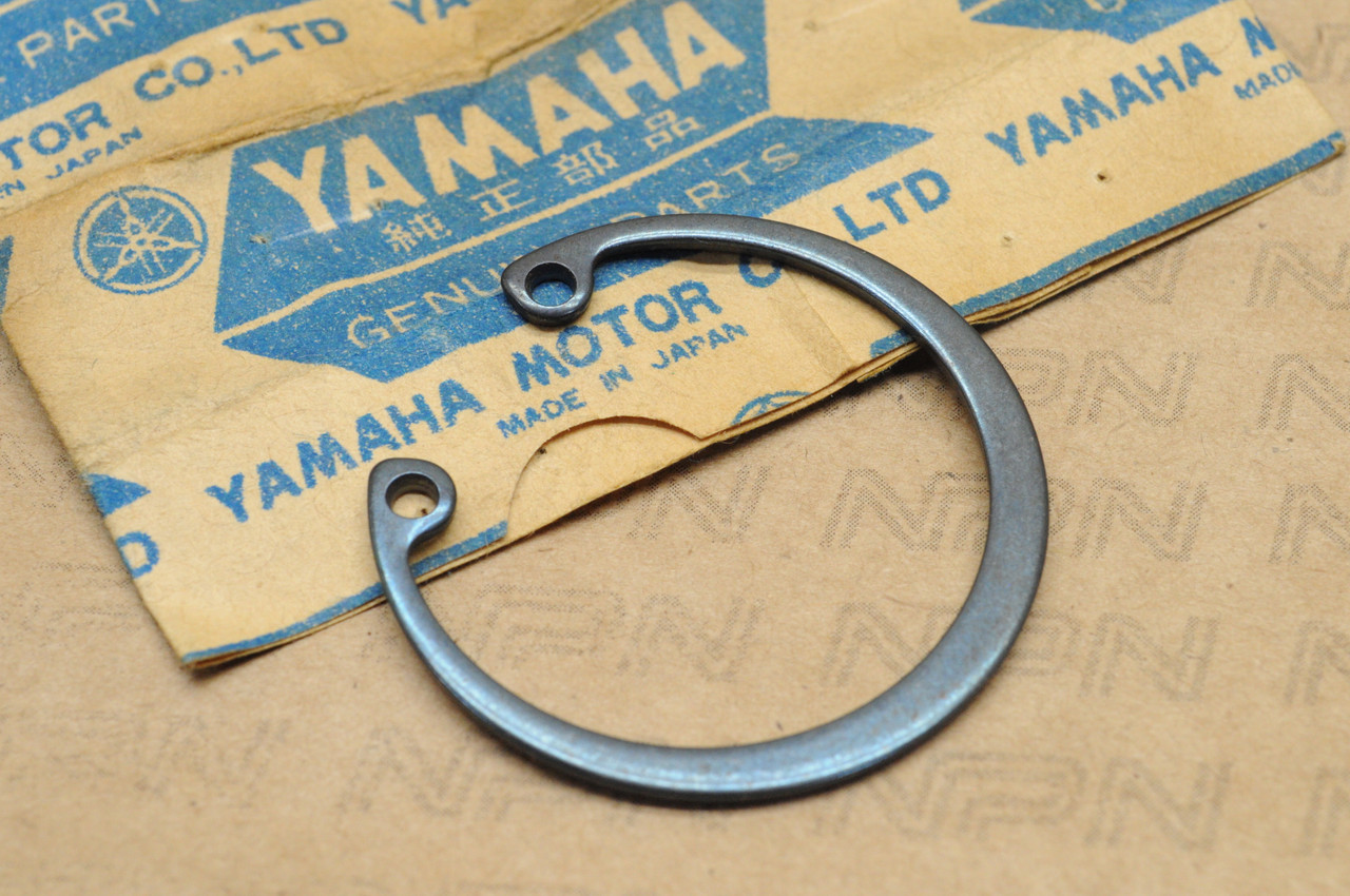 NOS Yamaha MJ2 TD1 U5 YD3 YDS2 YGS1 Circlip 93420-40005