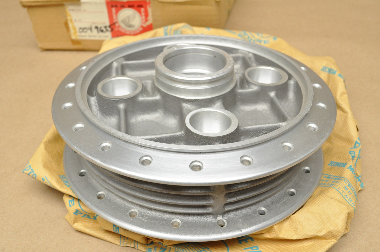 NOS Honda CL72 CL77 Rear Wheel Hub 42601-273-000