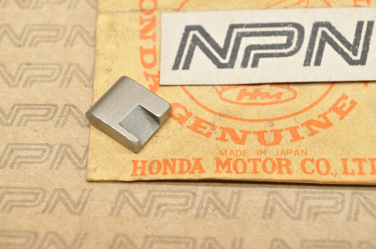 NOS Honda CR125 R CR250 R CR480 R Side Cover Collar 90513