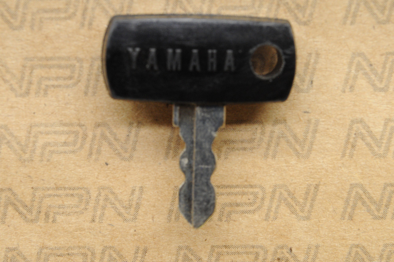 NOS Yamaha Ignition Switch & Lock Key #223