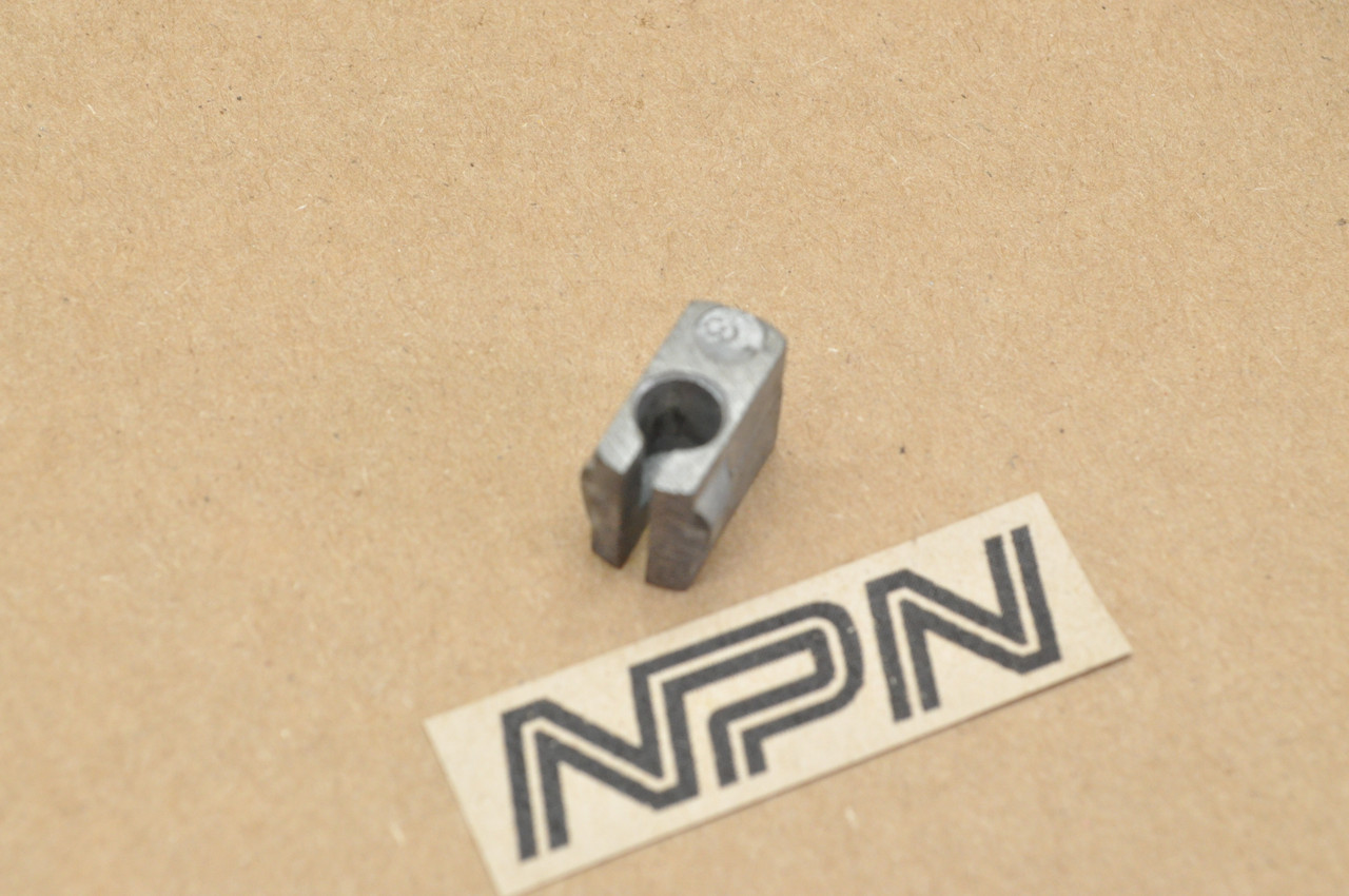 NOS Honda C100 C102 C105 C110 C200 CM91 Throttle Cable Holder Guide 53162-011-000