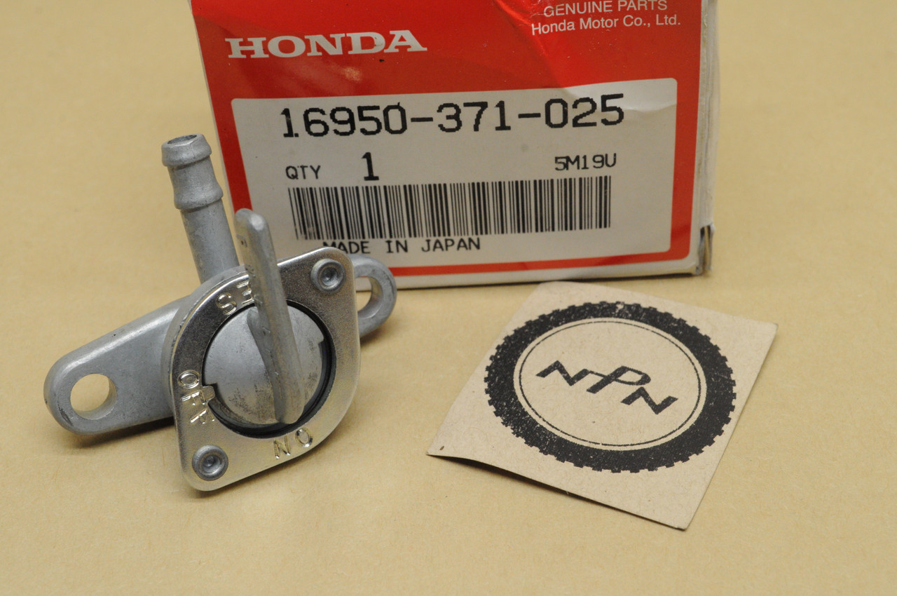 NOS Honda FL250 GL1000 GL1100 Fuel Gas Tank Petcock Body 16950371025