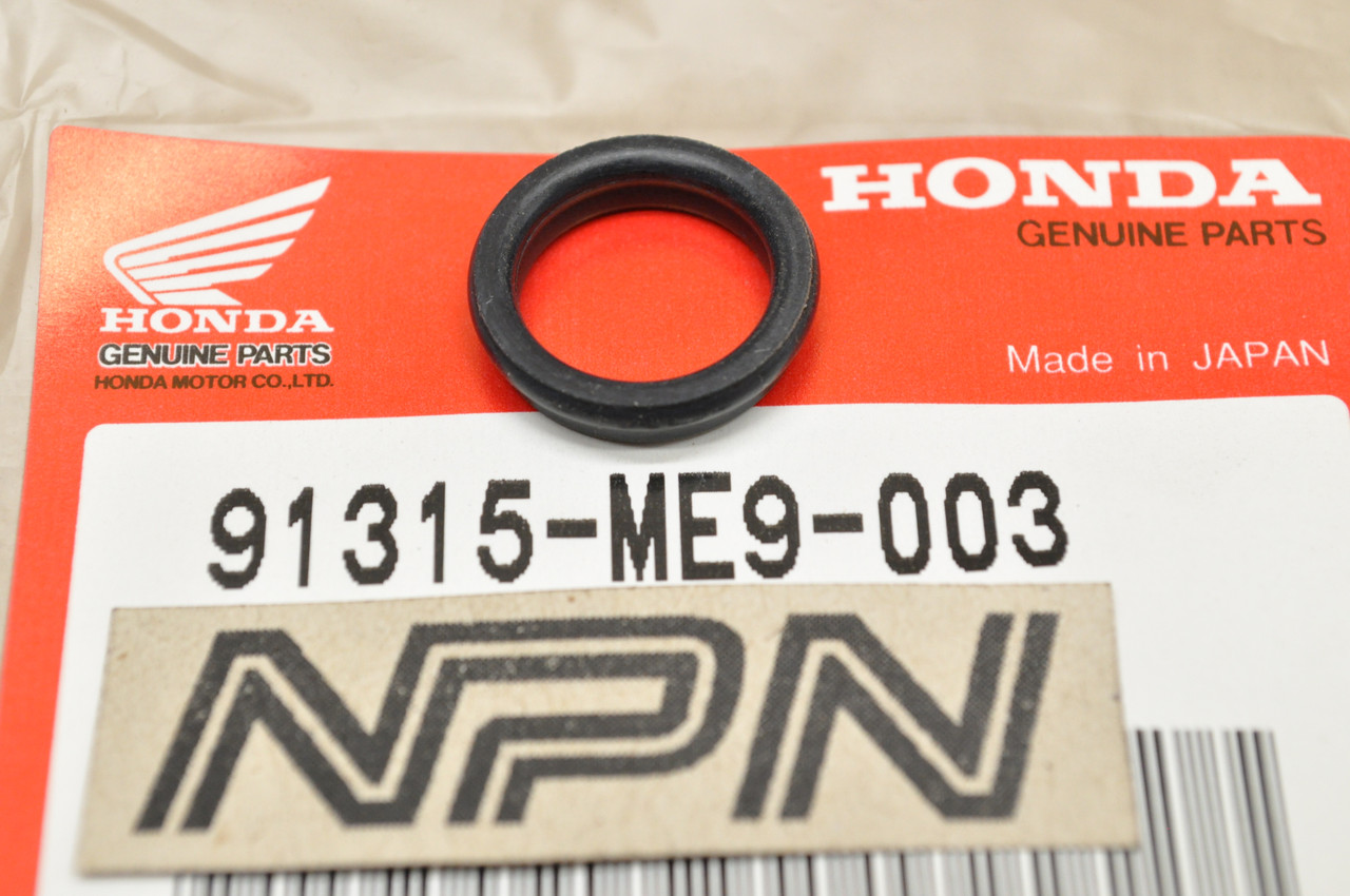 NOS Honda GL1800 PC800 VF1000 VF700 VF750 VT700 VT750 XL600 Seal