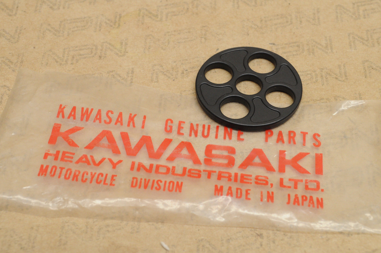 NOS Kawasaki KZ100 KZ1100 KZ650 KZ750 ZN1100 ZX750 ZX900 Fuel Petcock Valve Gasket 11009-1194
