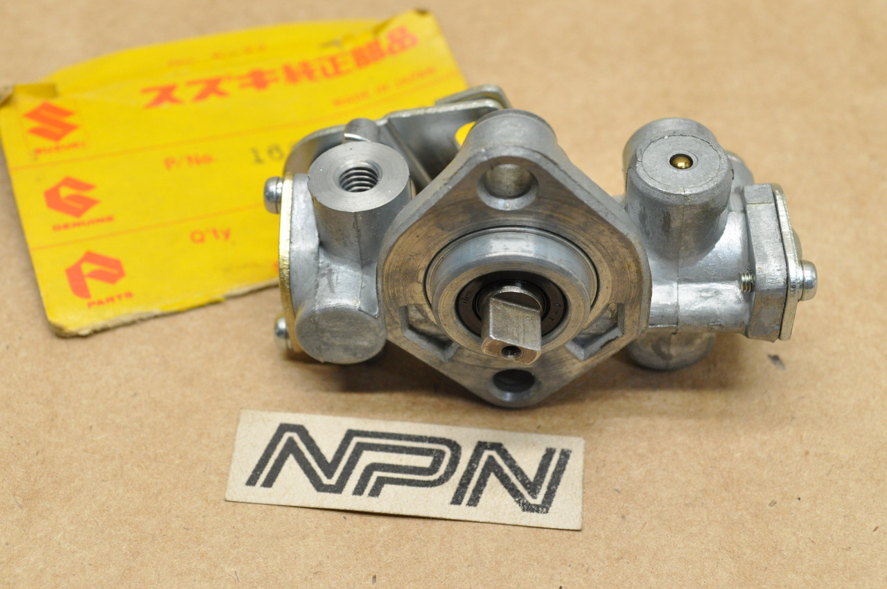 NOS Suzuki RV125 Oil Pump 16000-27817