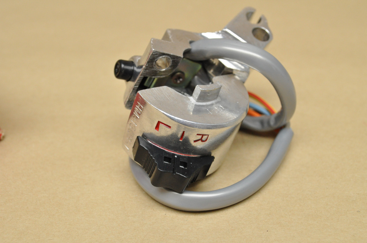 NOS Honda C70 K1 Right Handlebar Headlight Dimmer Switch 35250-092-671