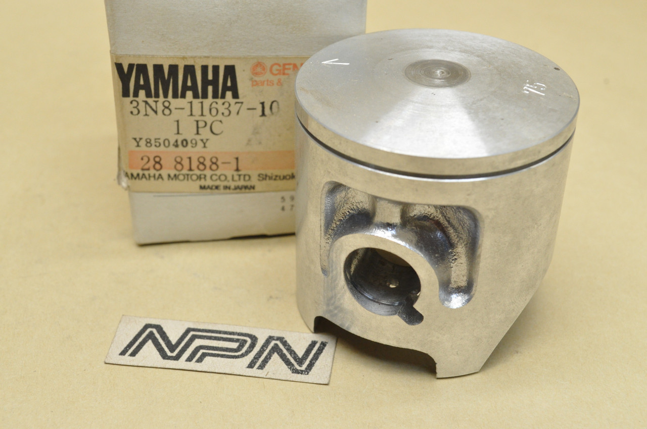 NOS Yamaha 1981 YZ125 .75 Oversize Piston 3N8-11637-10