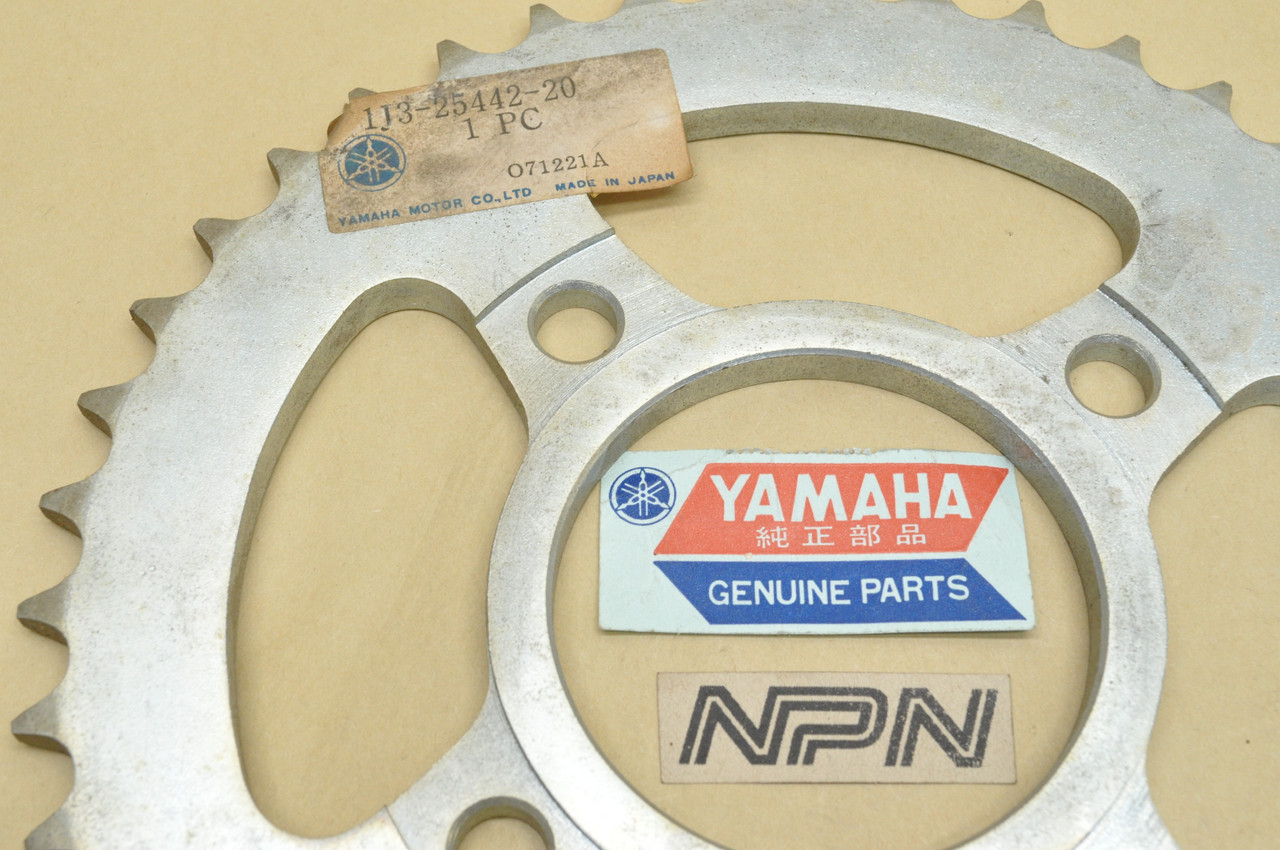 NOS Yamaha 1976-78 XS500 Rear Driven Sprocket 42T 1J3-25442-20