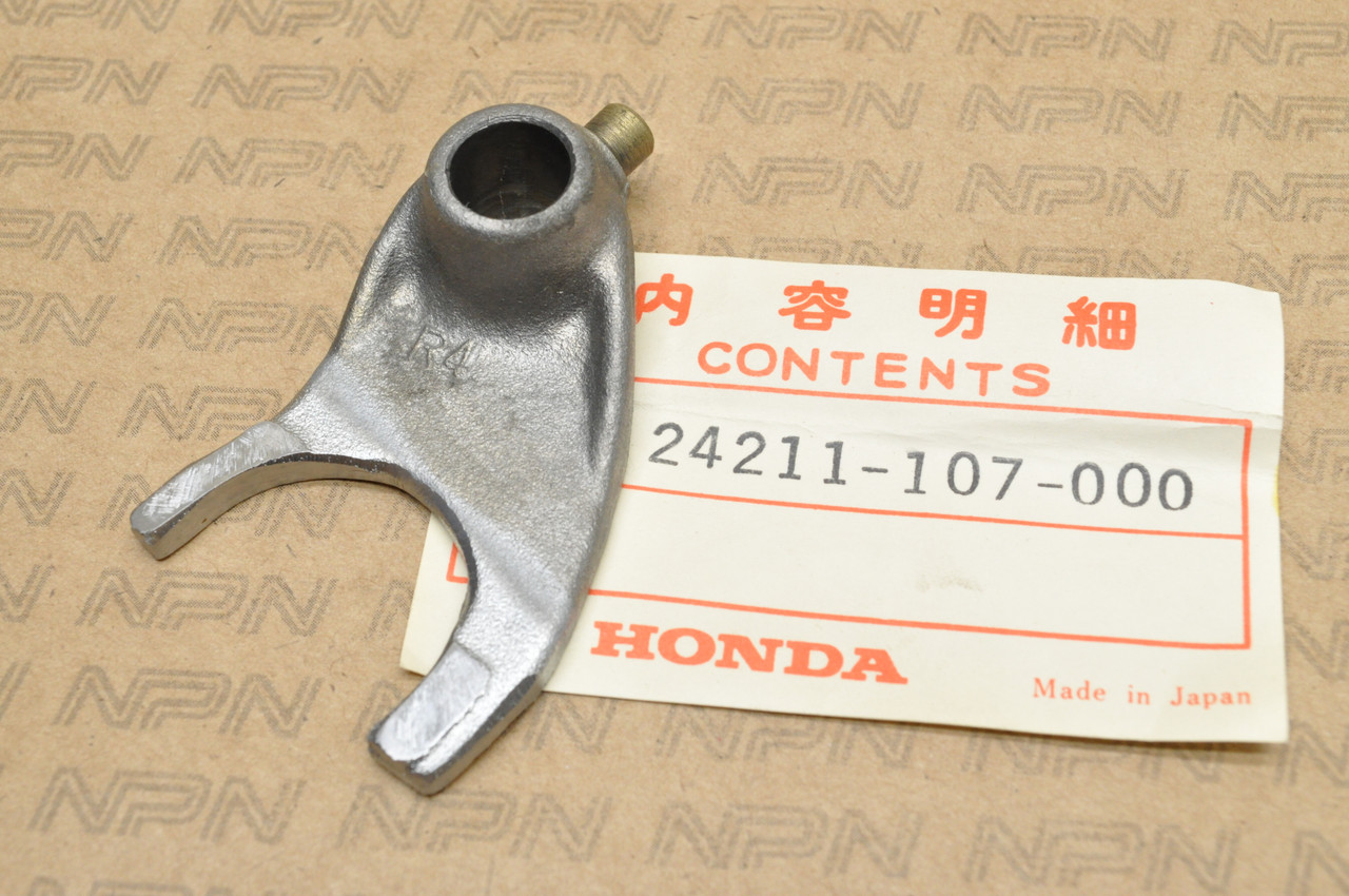 NOS Honda CB125 CL100 SL125 TL125 XL100 XL125 Right Gear Shift Fork 24211-107-000