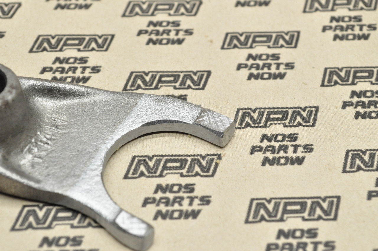 NOS Honda CB125 CL100 SL125 XL100 XL125 Right Gear Shift Fork 24211-107-000