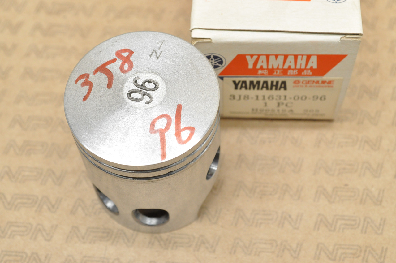 NOS Yamaha 1980 GT80 Standard Size Piston 46.96mm 3J8-11631-00-96