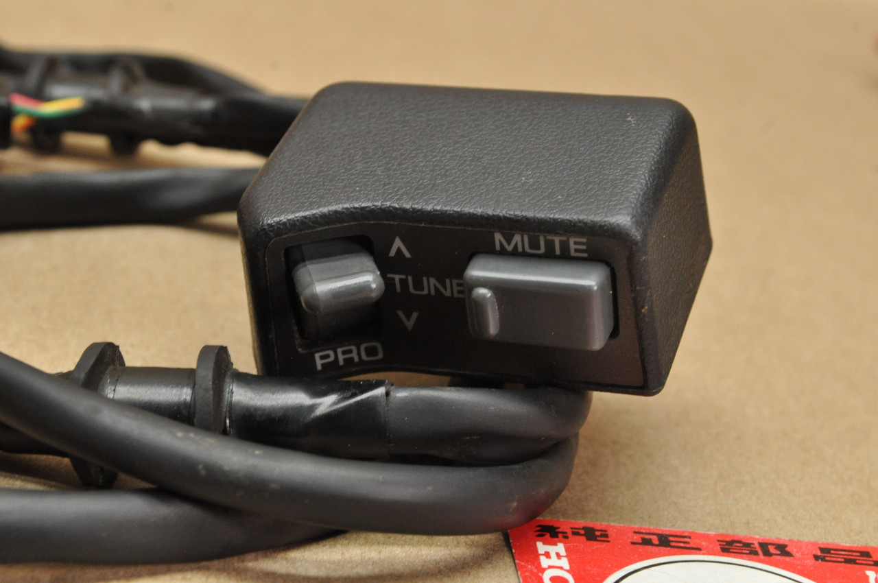 NOS Honda GL1500 A Radio Control Tune Mute Handlebar Control Switch 39210-MAM-B11
