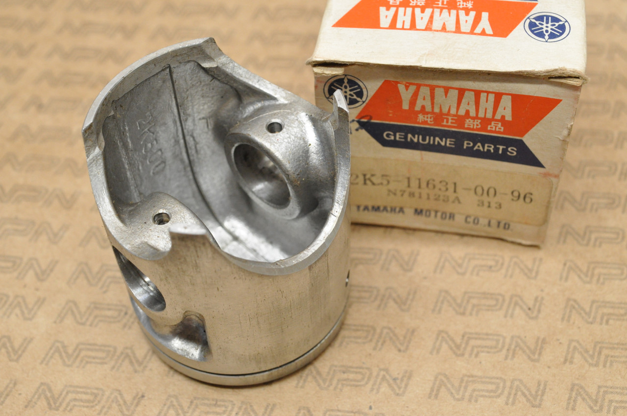 NOS Yamaha 1976-81 YZ100 Piston Standard Size 2K5-11631-00-96