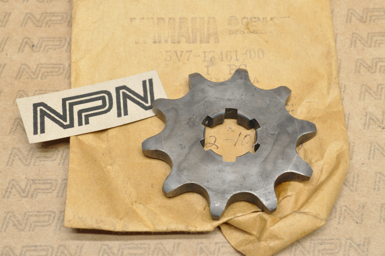 NOS Yamaha YT175 Transmission Drive Sprocket 10T 5V7-17461-00