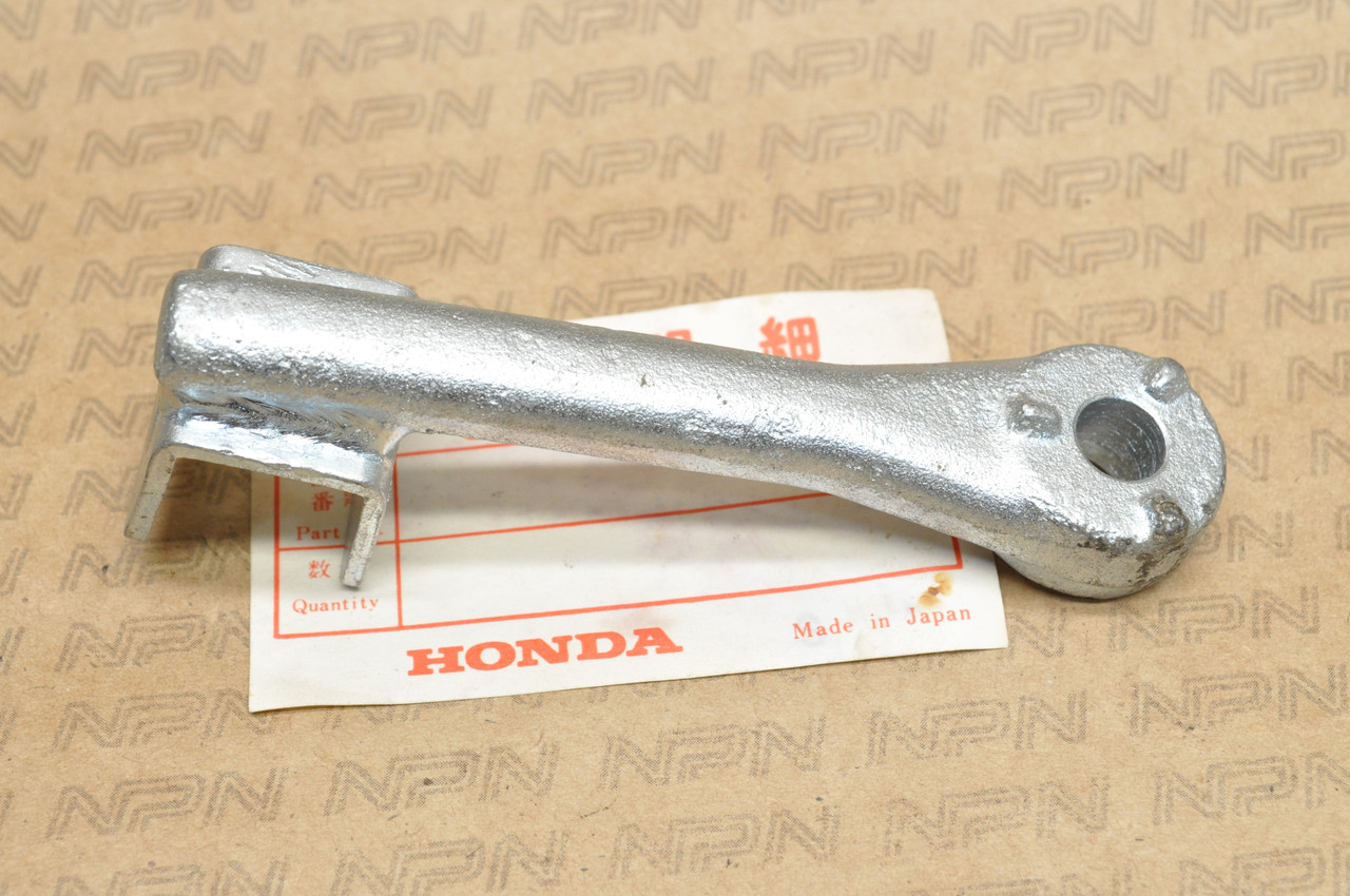 NOS Honda CL77 Right Foot Peg Step Pillion Bar Bracket 50711-273-010