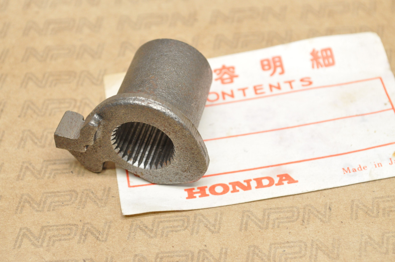 NOS Honda S65 Kick Start Starter Return Spring Retainer 28262-035-010