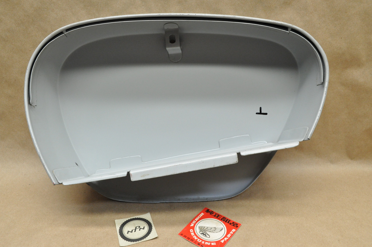 NOS Honda CA72 CA77 Dream Right Side Distribution Cover in Primer 83600-259-010 Z