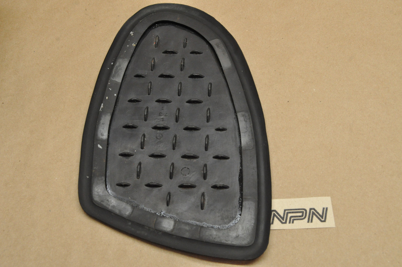 Vintage Used OEM Honda CA77 Late Gas Tank Left Rubber Grip Knee Pad 17662-271-000