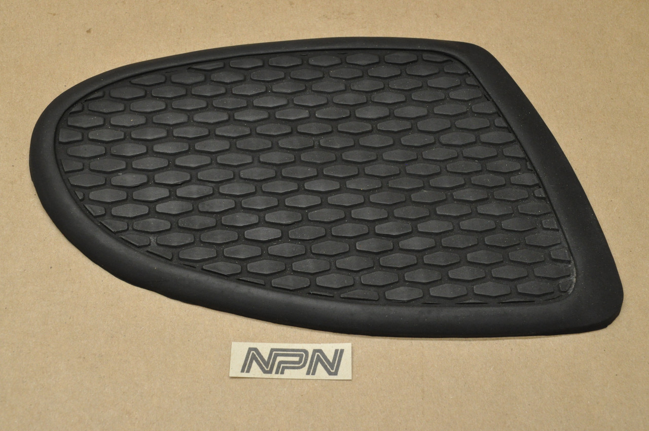 Vtg Used OEM Honda CA77 Late Gas Tank Left Rubber Grip Knee Pad 17662-271-000