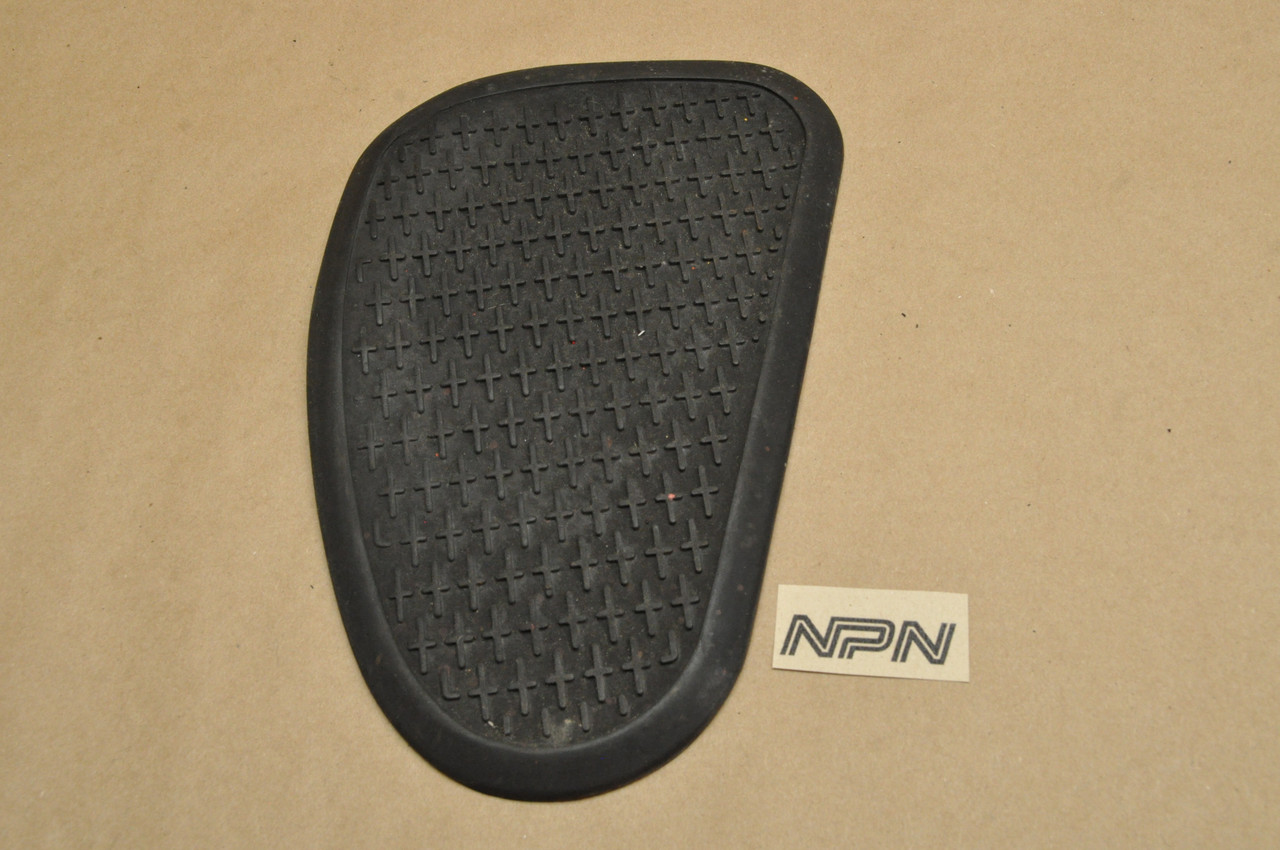 Vtg Used OEM Honda CA95 Early Gas Tank Left Rubber Grip Knee Pad 17662-201-000