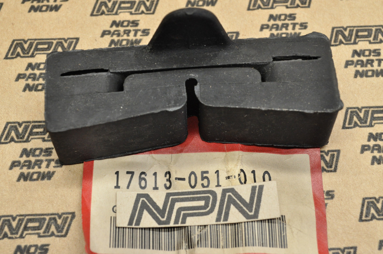 NOS Honda ATC70 CB125 CL70 SL70 SL90 XL70 XR75 Tank Mount Rubber 17613-051-010