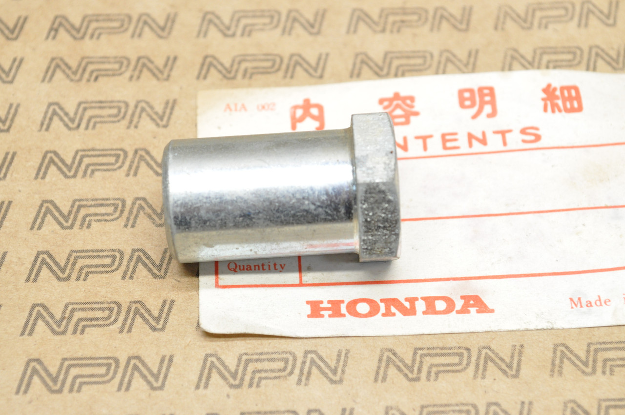 NOS Honda CB450 K0-K2 CL450 K0-K4 CL72 CL77 Front Wheel Axle Nut 90305-283-000