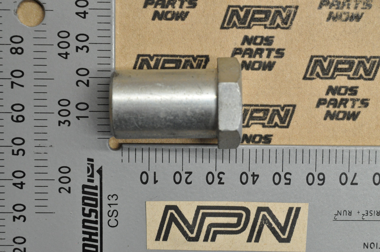 NOS Honda CB450 K0-K2 CL450 K0-K4 CL72 CL77 Front Wheel Axle Nut 90305-283-000