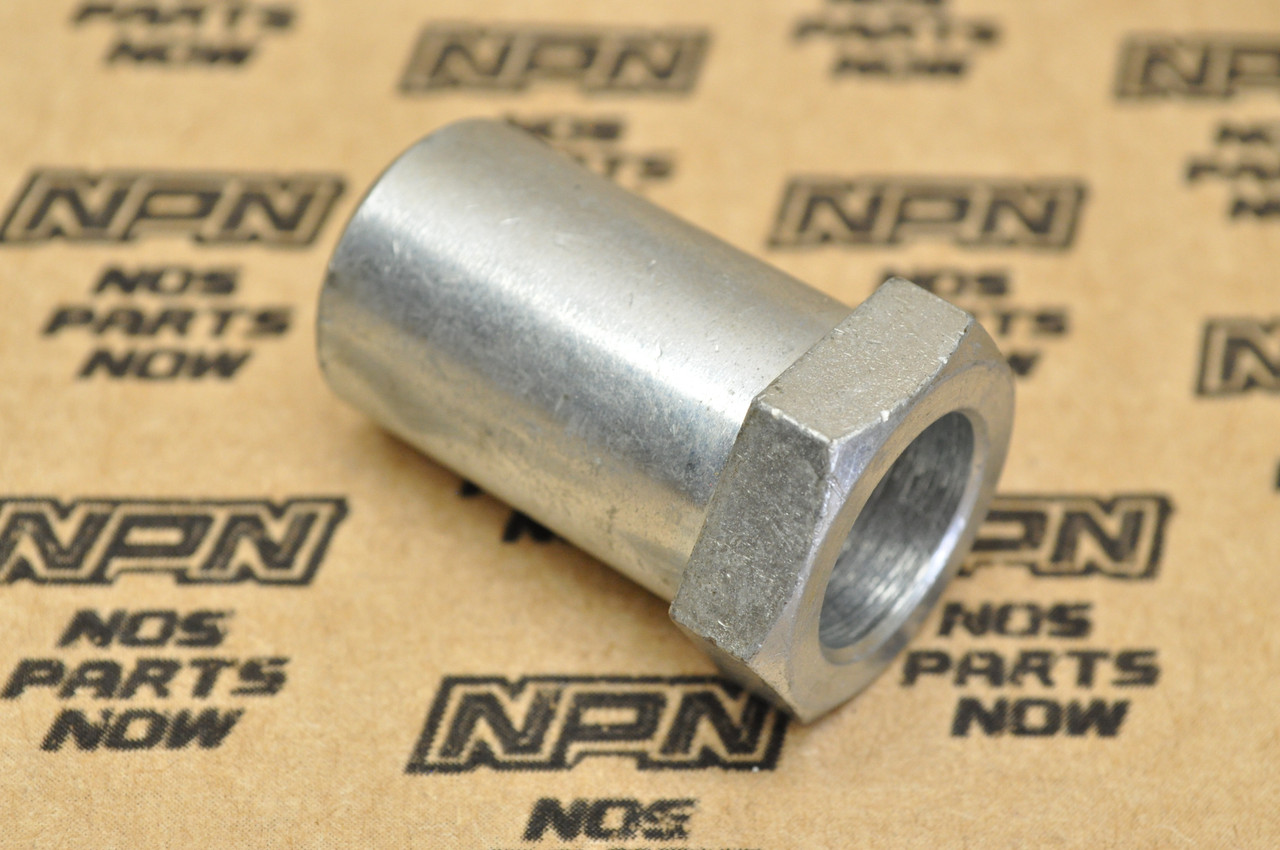 NOS Honda CB450 K0-K2 CL450 K0-K4 CL72 CL77 Front Wheel Axle Nut 90305-283-000