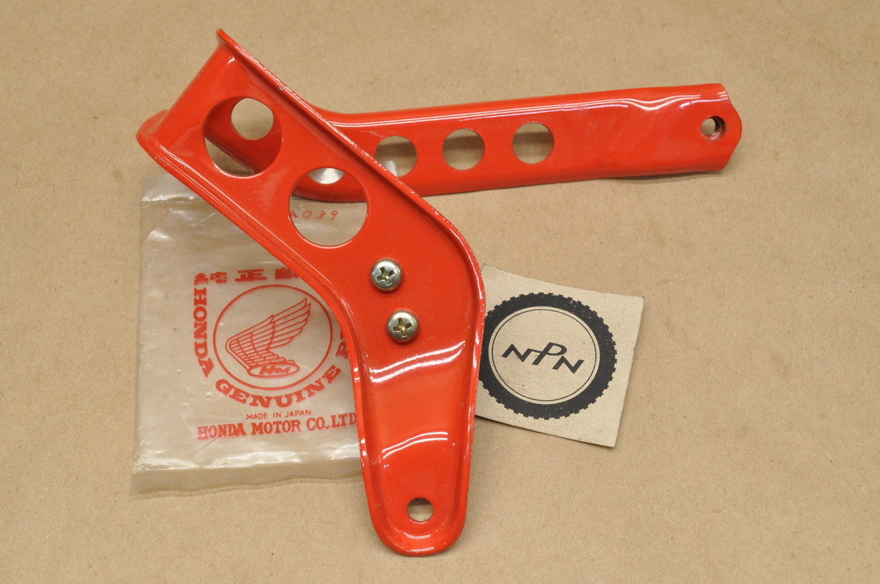 NOS Honda 1980-82 XR200 Tahitian Red Chain Guide Guard 52156-446-770 ZA