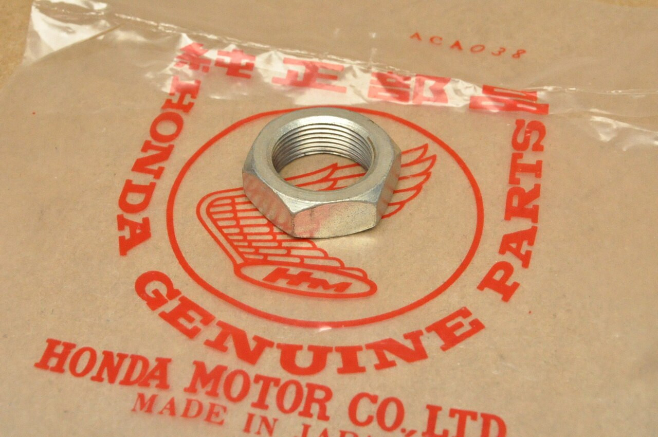 NOS Honda C100 C102 C105 C110 C200 CL90 CT200 CT90 S90 Rear Axle Sleeve Nut 90307-001-000