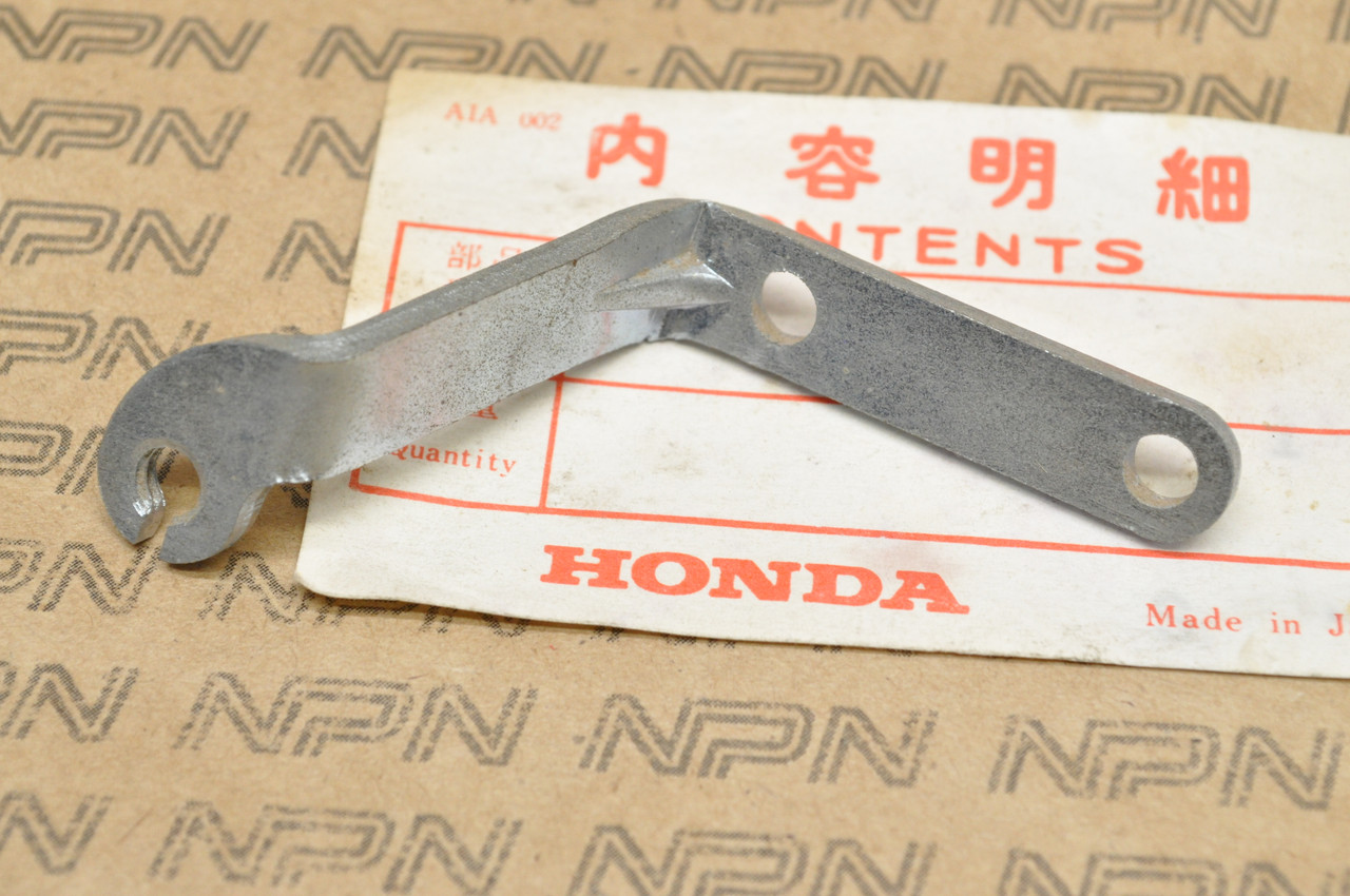 NOS Honda CB450 CL450 Carburetor Right Stay Bracket 16142-292-004