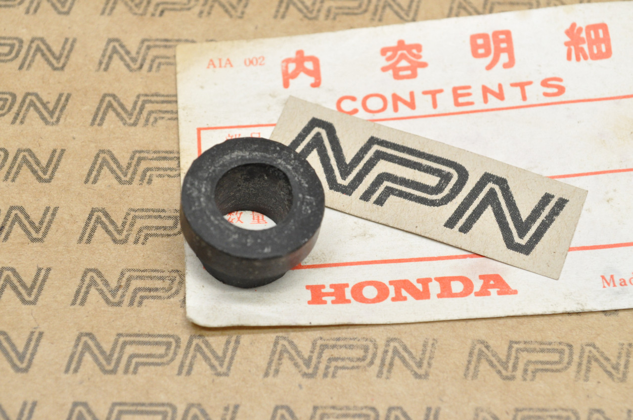 NOS Honda S65 Handlebar Clamp Rubber A 53133-035-000