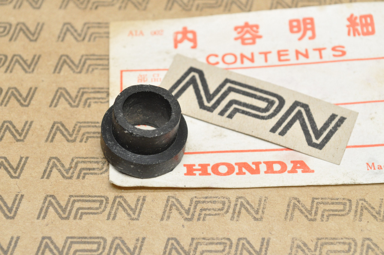 NOS Honda S65 Handlebar Clamp Rubber A 53133-035-000