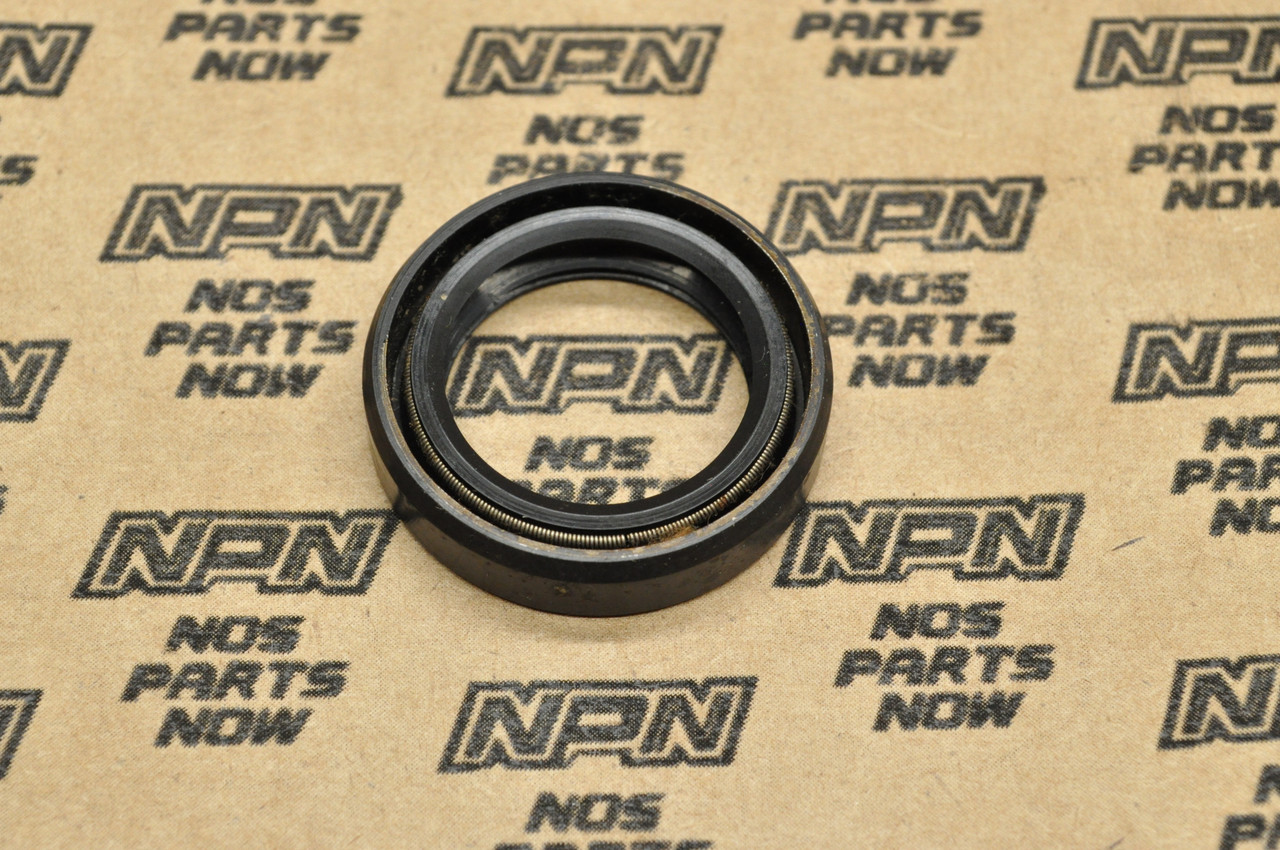 NOS Honda CA72 CA77 Front Wheel Hub Oil Seal 24x35x8 90752-250-000