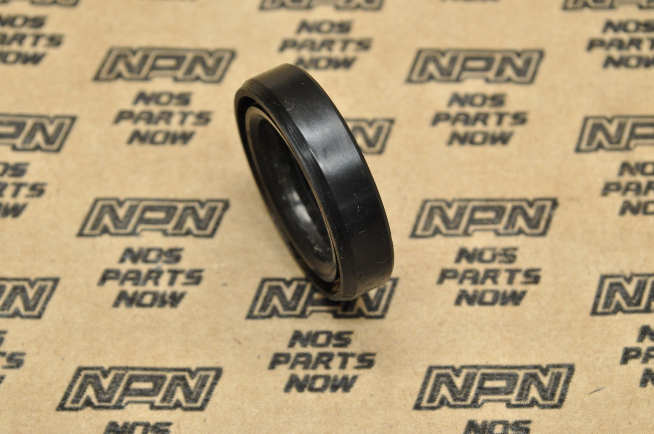 NOS Honda CA72 CA77 Front Wheel Hub Oil Seal 24x35x8 90752-250-000
